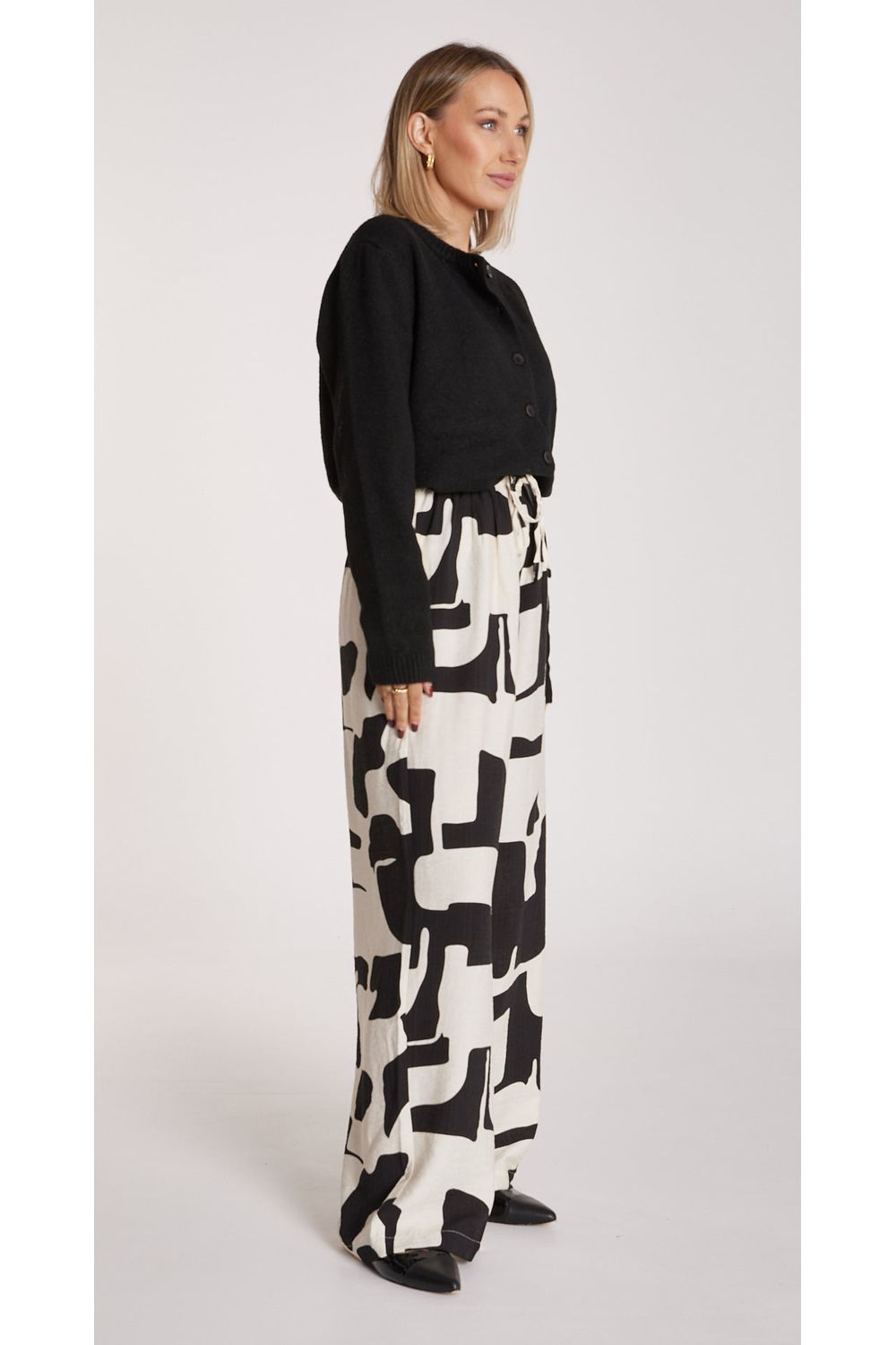 Feather and noise skirt discount