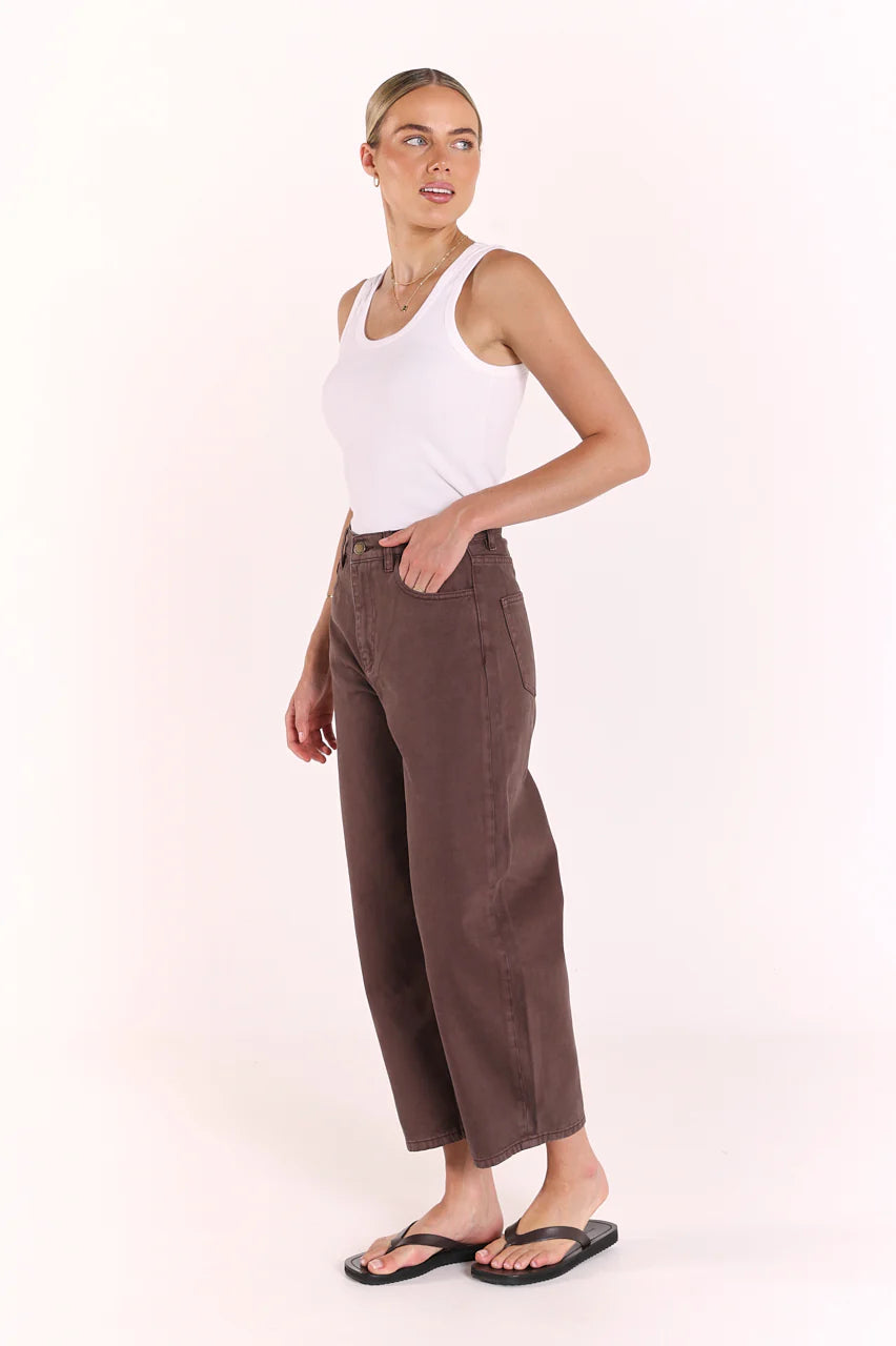 Lola Cropped Barrel Jean Chocolate