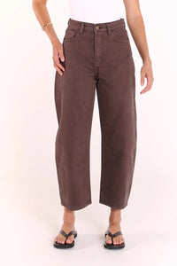 Lola Cropped Barrel Jean Chocolate