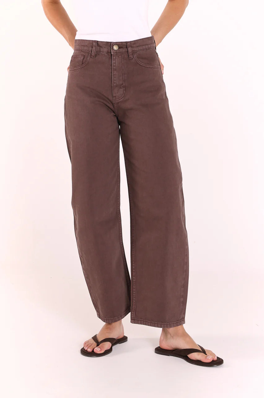 Lola Barrel Jean Chocolate
