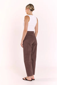 Lola Barrel Jean Chocolate