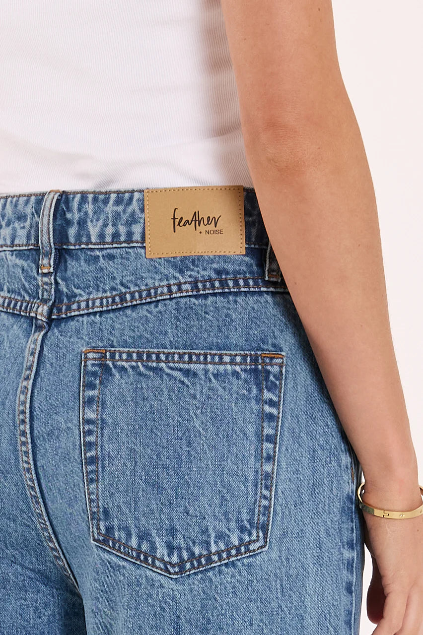 Stevie Cropped Jean Deep Blue