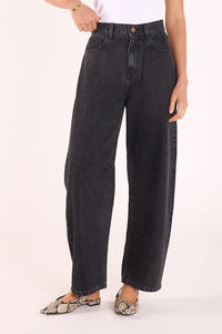 Lola Barrel Jean Washed Black