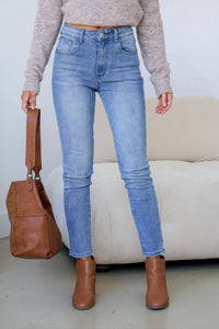 Chrissie Mom Jean Mid Blue