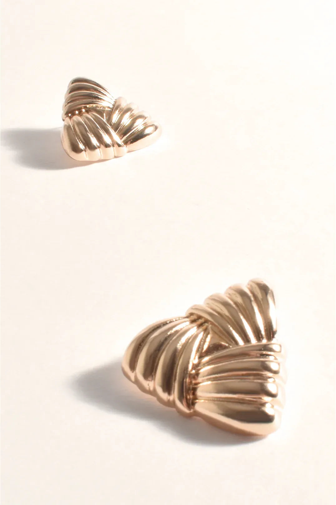 Pattern Triangle Earring Gold