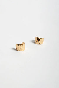 Mini Textured Curved Earring Gold