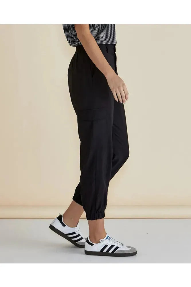 Adrianna Jogger Black