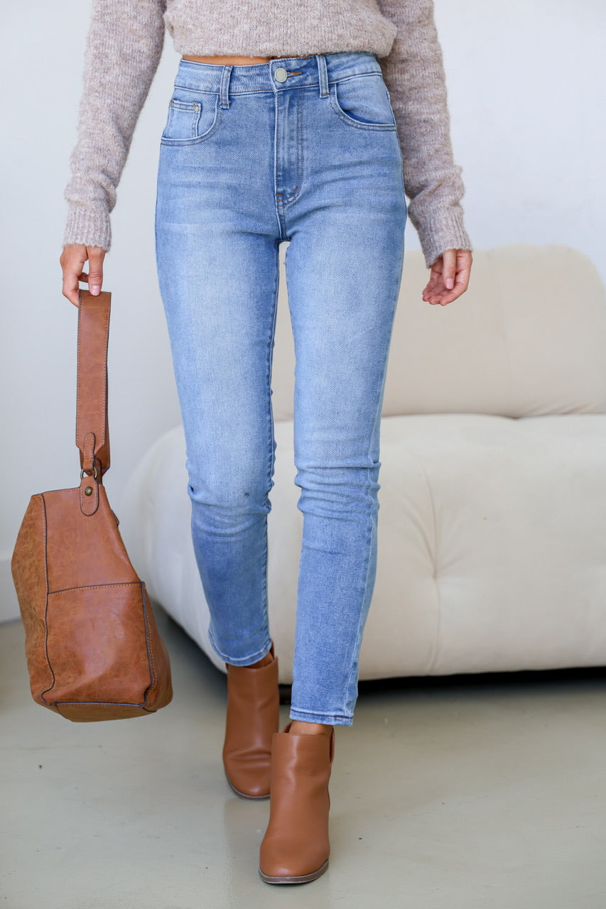 Chrissie Mom Jean Mid Blue