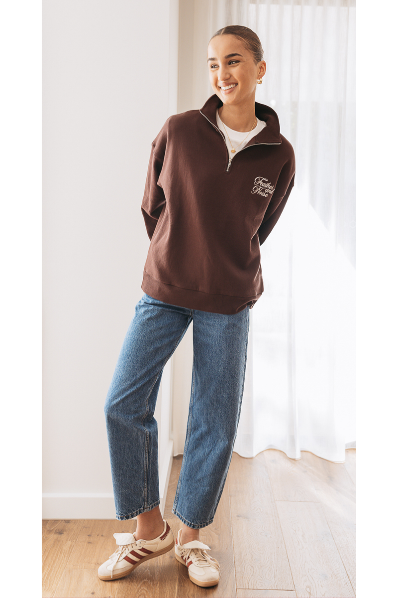 Feather Logo Sweater Chocolate
