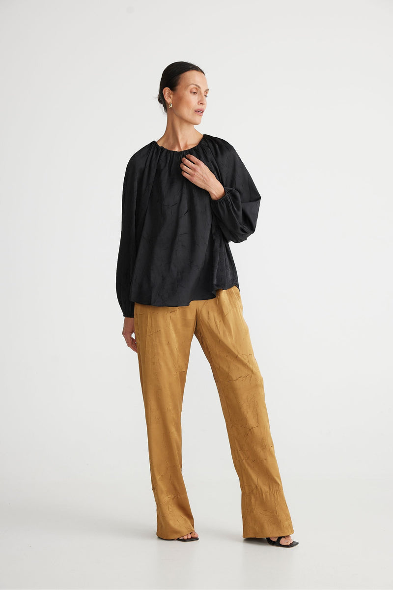 In Motion Top Black
